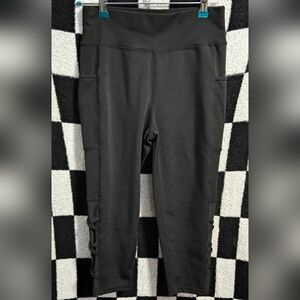 Pop fit capri mesh cutout leggings size large